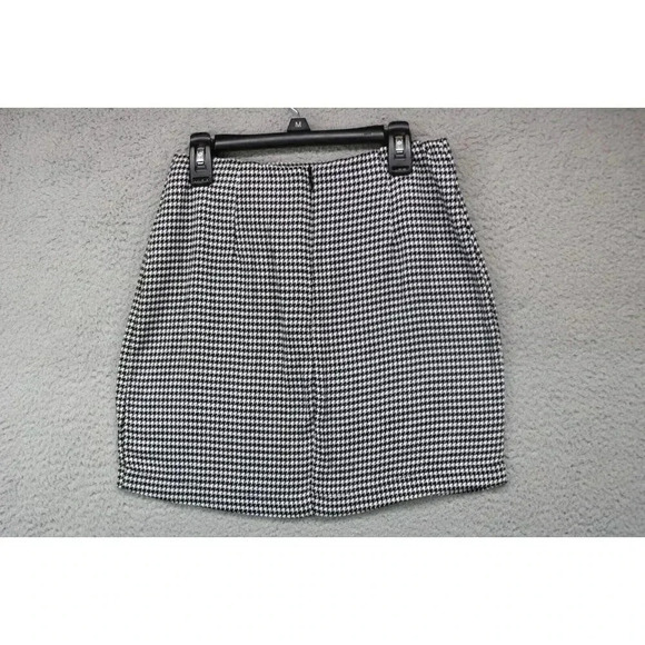 Love on a Hanger Houndstooth Mini Skirt-Size 3 - Picture 6 of 10